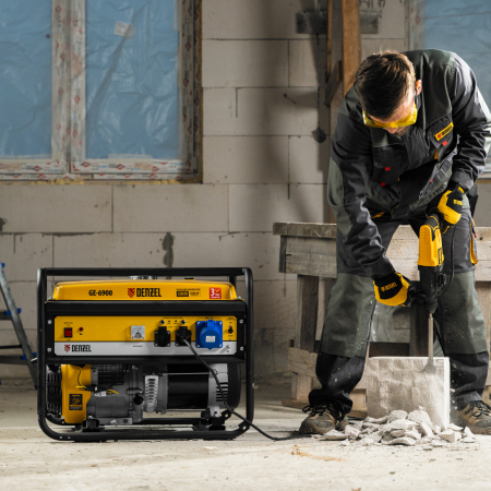 Бензиновый генератор  GE 6900