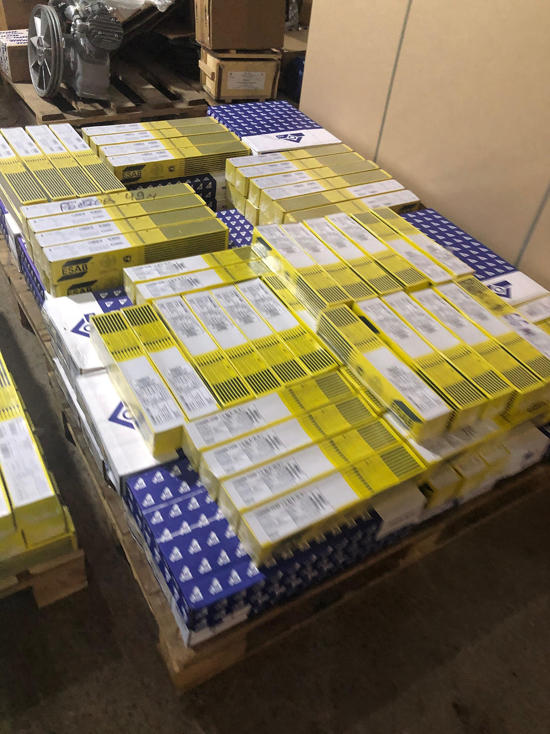 Поступление электродов на склад